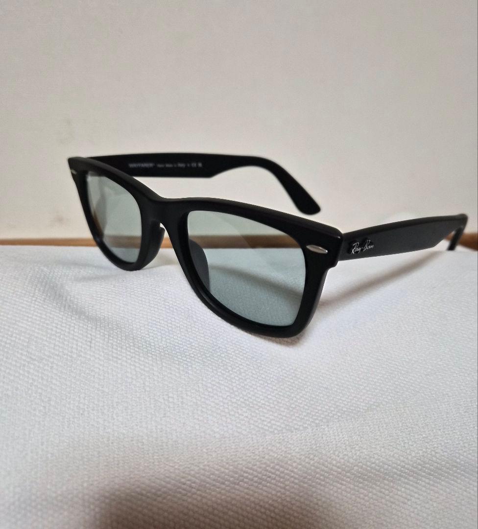 Ray-Ban 艶消しブラック スクエアサングラス