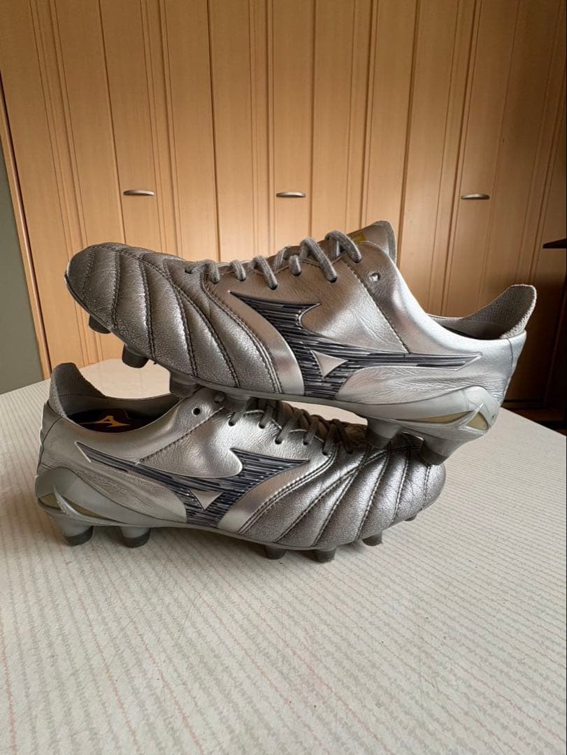 Mizuno モレリアネオ4 限定カラー