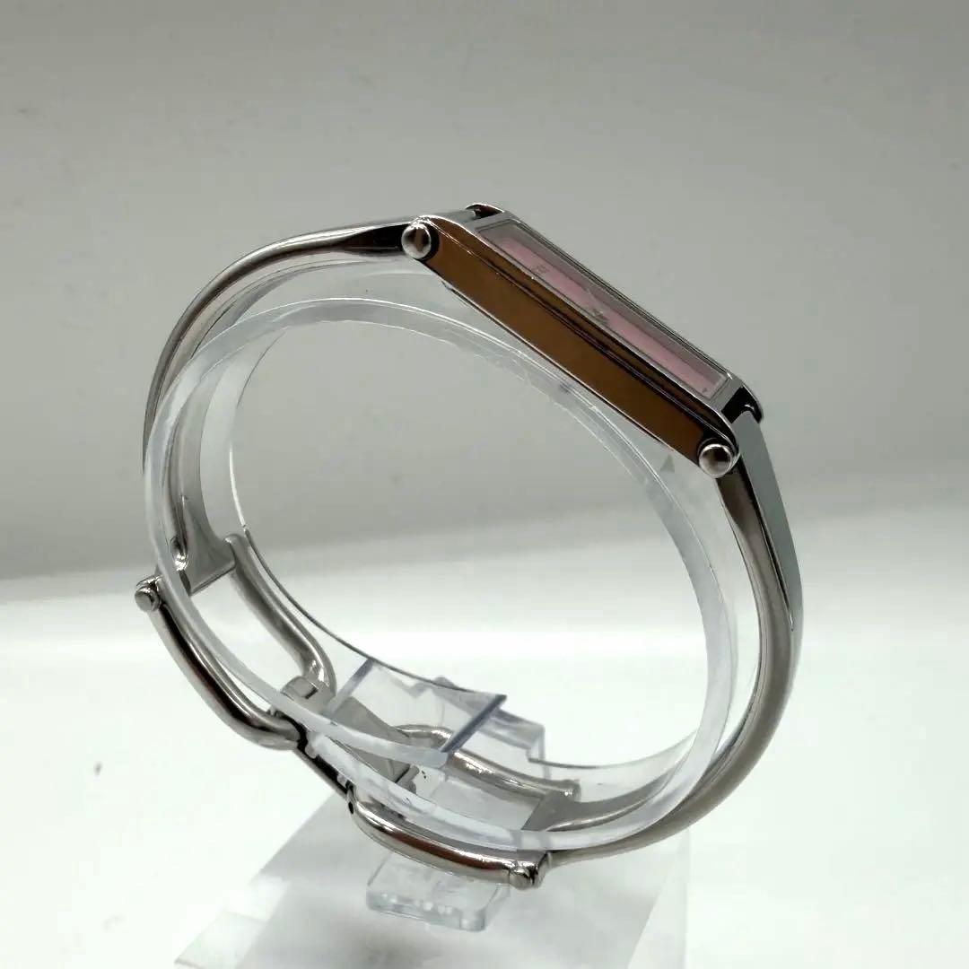 稼働/新品電池✨グッチ 1500L シェル文字盤 バングルウォッチ クォーツ