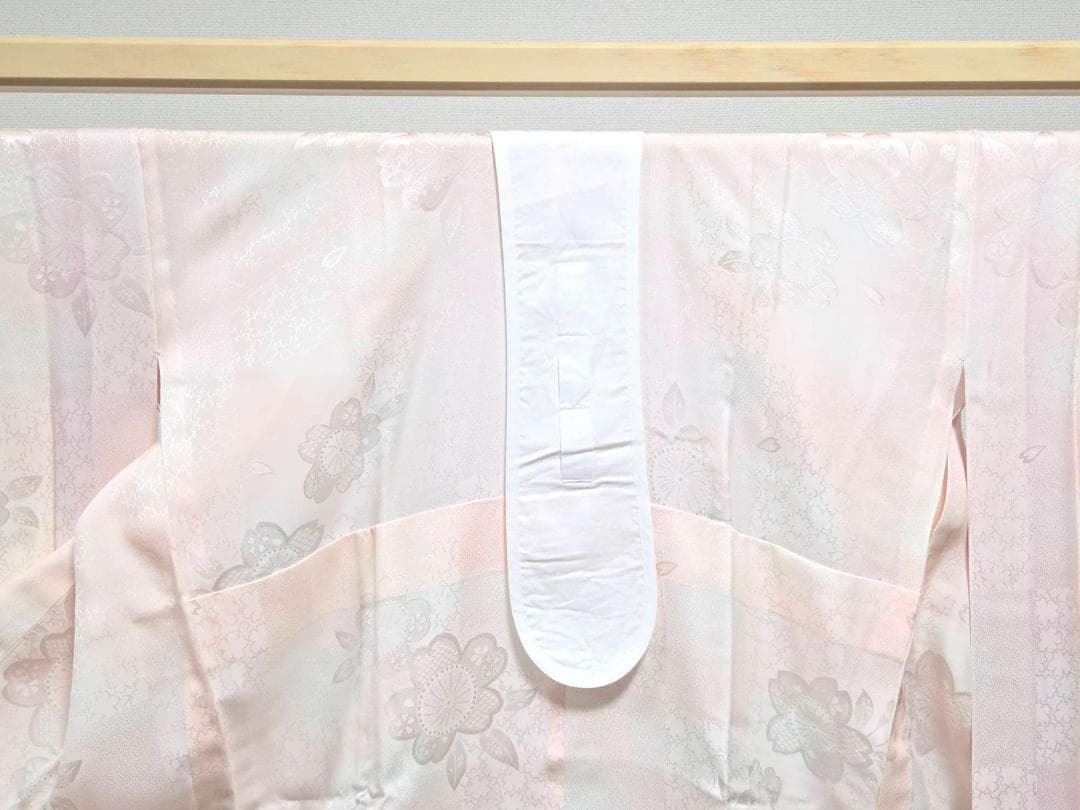 I 美品 振袖・襦袢セット かわいい花 金彩 金駒刺繍 袷 正絹 成人式 着物