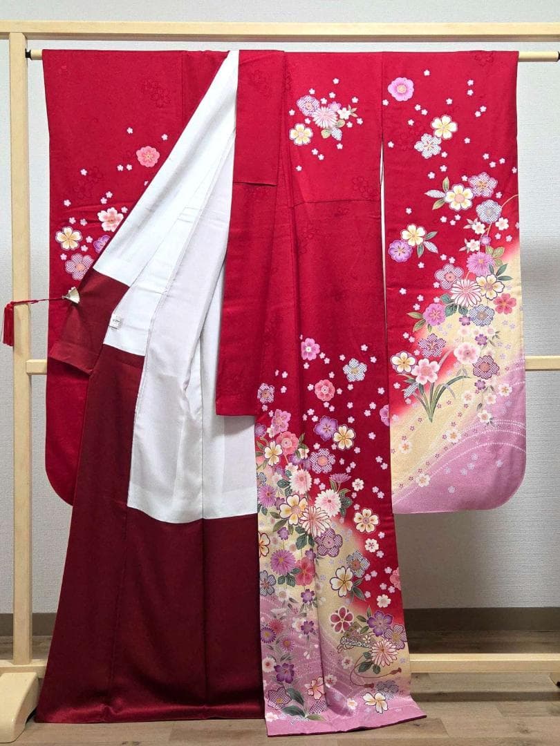 I 美品 振袖・襦袢セット かわいい花 金彩 金駒刺繍 袷 正絹 成人式 着物