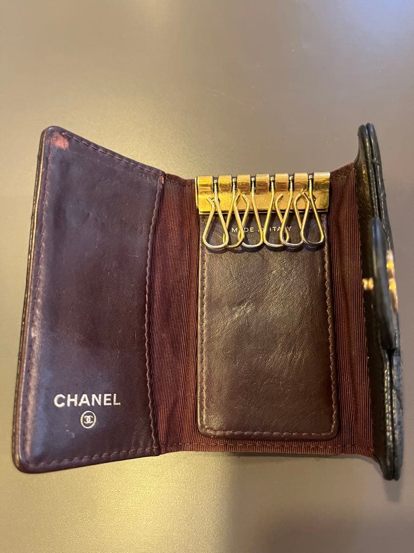 シャネルマトラッセ 6連キーケース キャビアスキン ゴールド金具