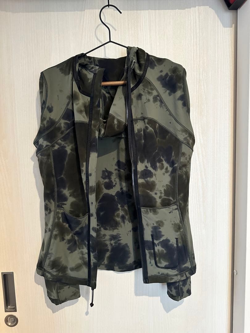 ルルレモン　フード付　Define ジャケット 12 Nulu カモフラージュ柄