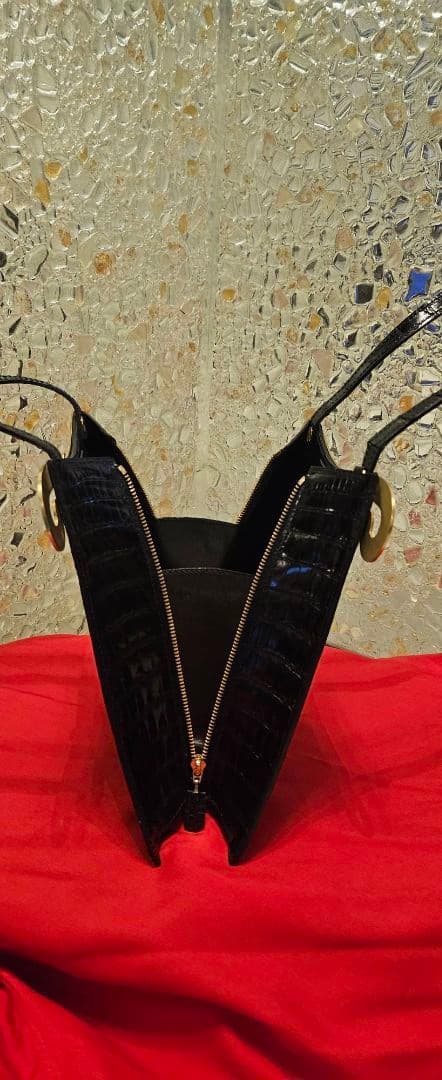 V*e様 【フランス製】黒 ベビークロコ バッグ