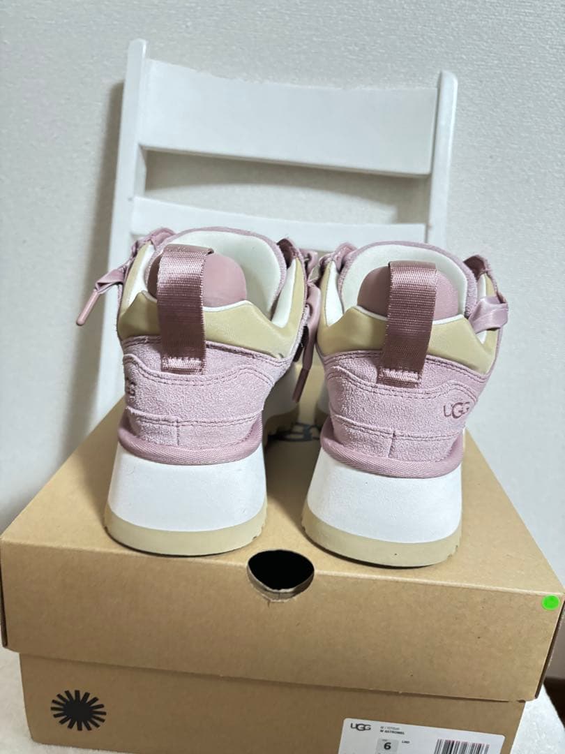 UGG スニーカー　ASTROMEL