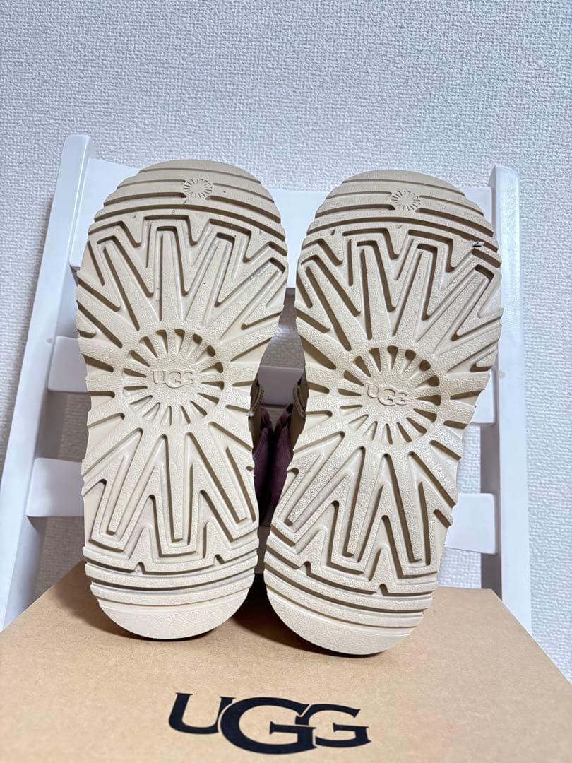 UGG スニーカー　ASTROMEL