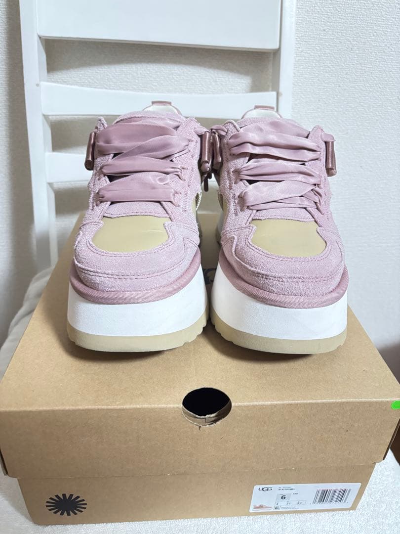 UGG スニーカー　ASTROMEL