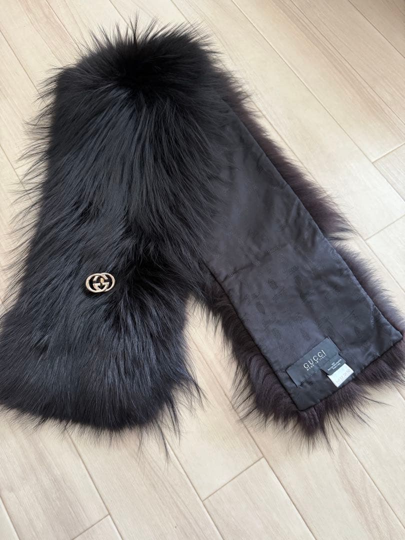GUCCI ブラックファーストール