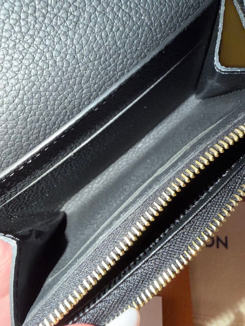 LOUIS VUITTON ポルトモネ・ロザリ