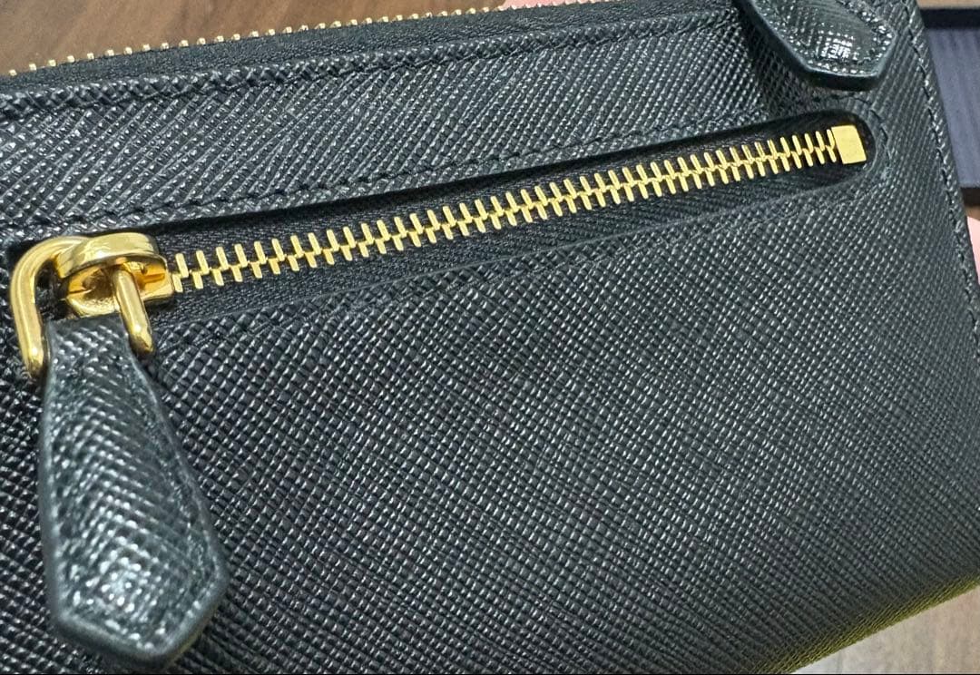 半額‼️現行品 プラダ サフィアーノ トライアングル キーケース　ケース