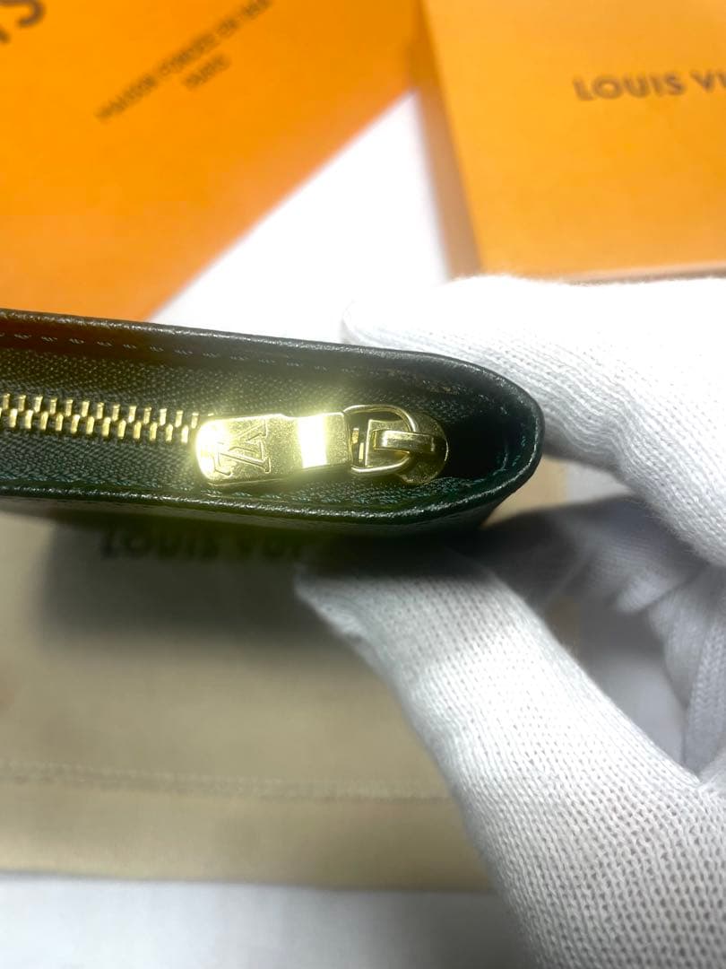 【未使用品】ルイヴィトン タイガ エピセア ポルトビエモネジップ 二つ折り財布