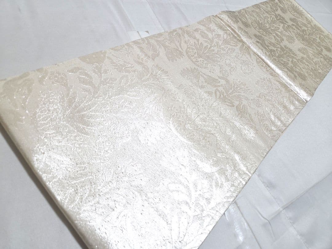 A 美品 唐草唐花模様 白 銀糸 単色 無彩色 六通 正絹 フォーマルな袋帯