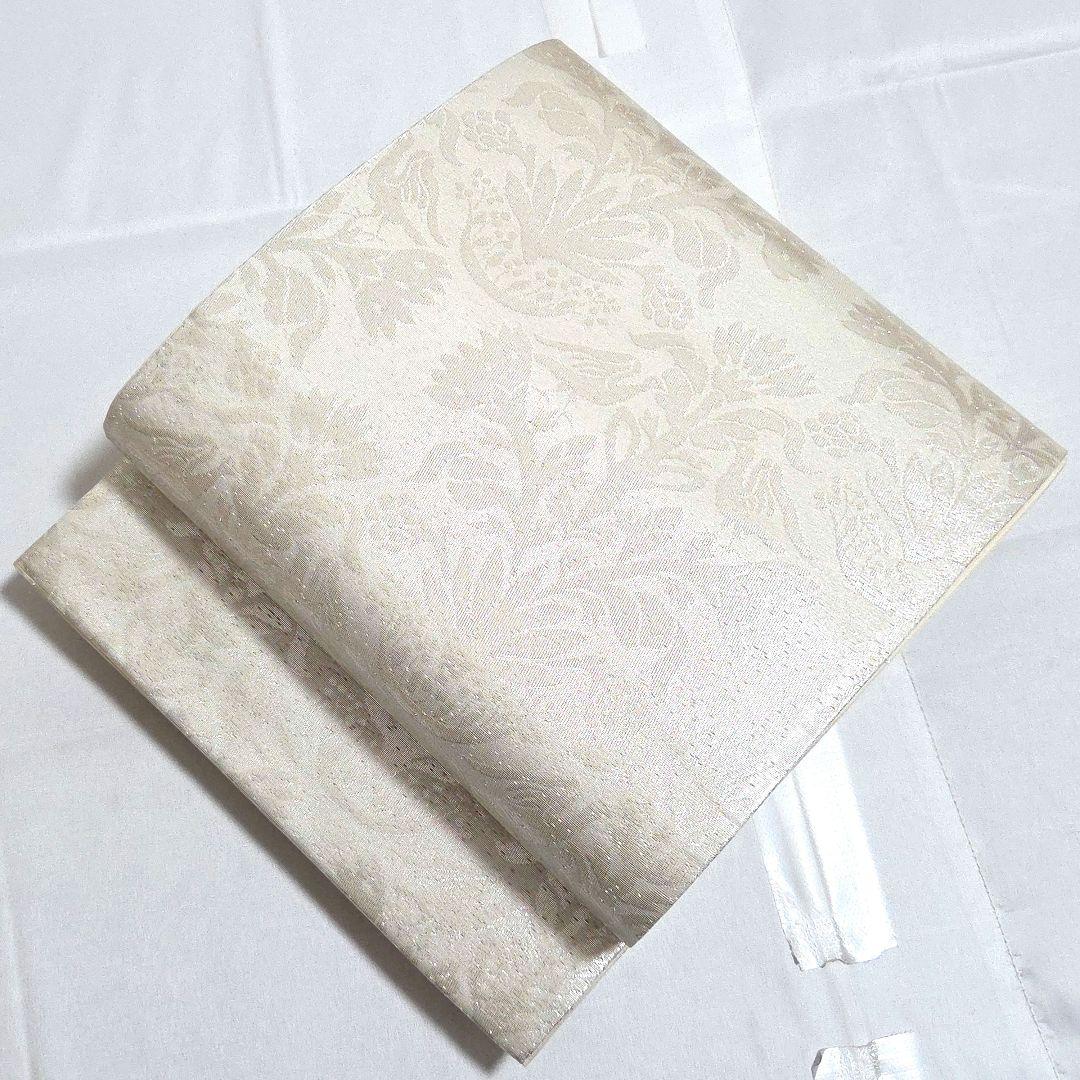 A 美品 唐草唐花模様 白 銀糸 単色 無彩色 六通 正絹 フォーマルな袋帯