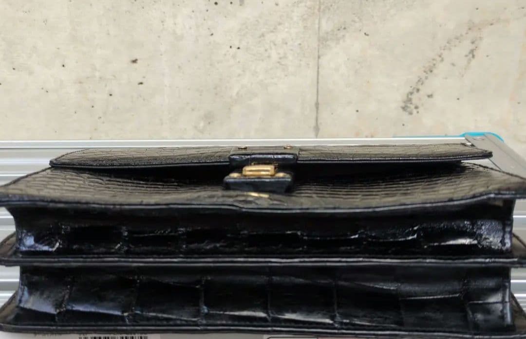 クロコダイルレザー ブラックセカンドバッグ