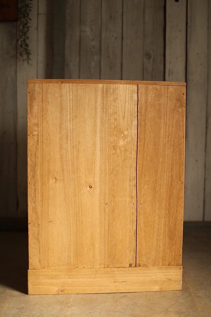 古い小ぶりな木枠のガラス戸棚×小引き出し3杯