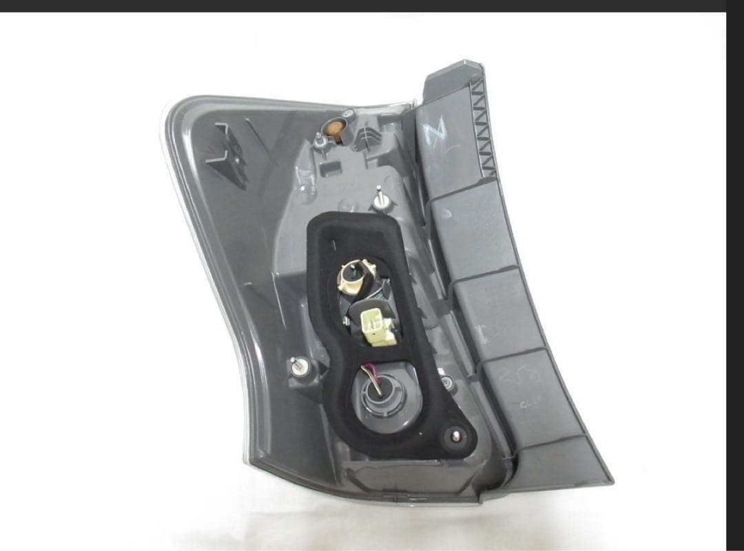 ZVW41 ZVW40 前期 トヨタプリウスα 純正左右テールレンズ　計2個