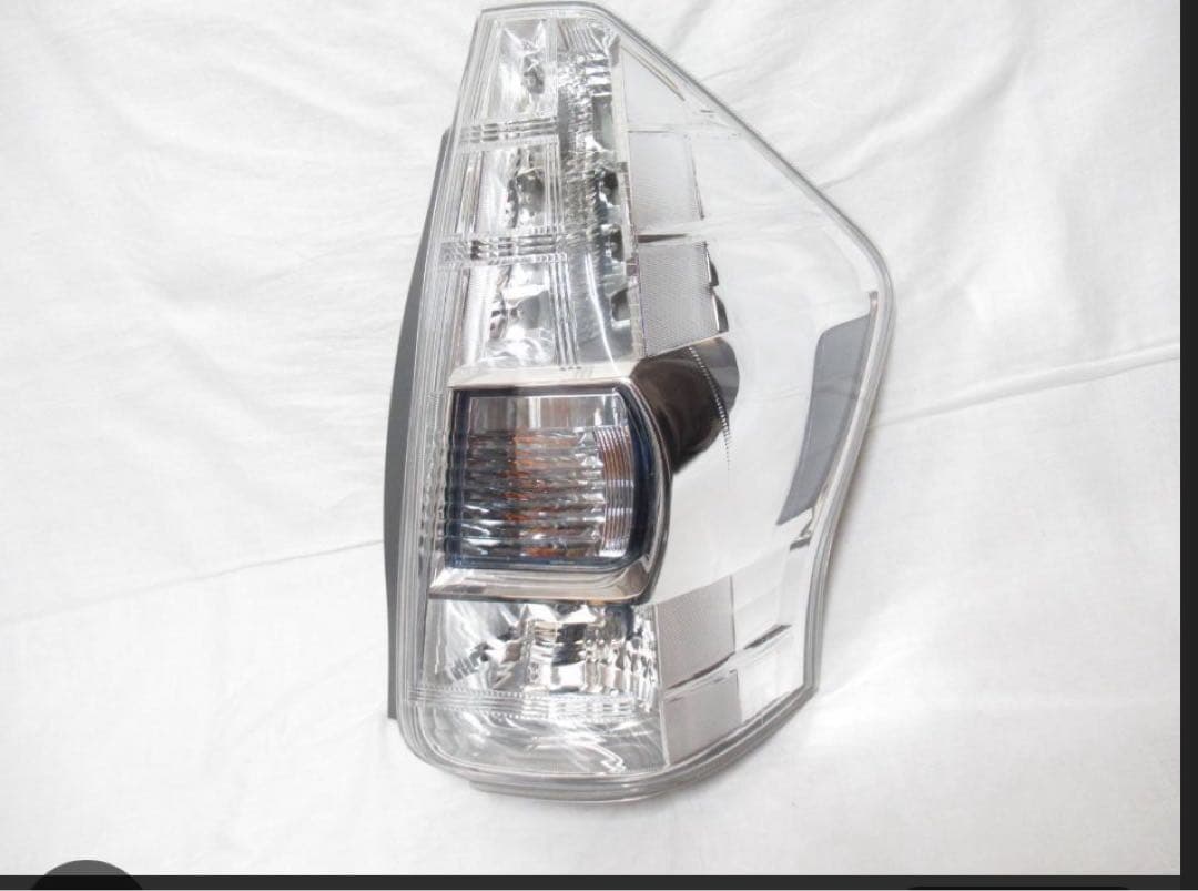 ZVW41 ZVW40 前期 トヨタプリウスα 純正左右テールレンズ　計2個