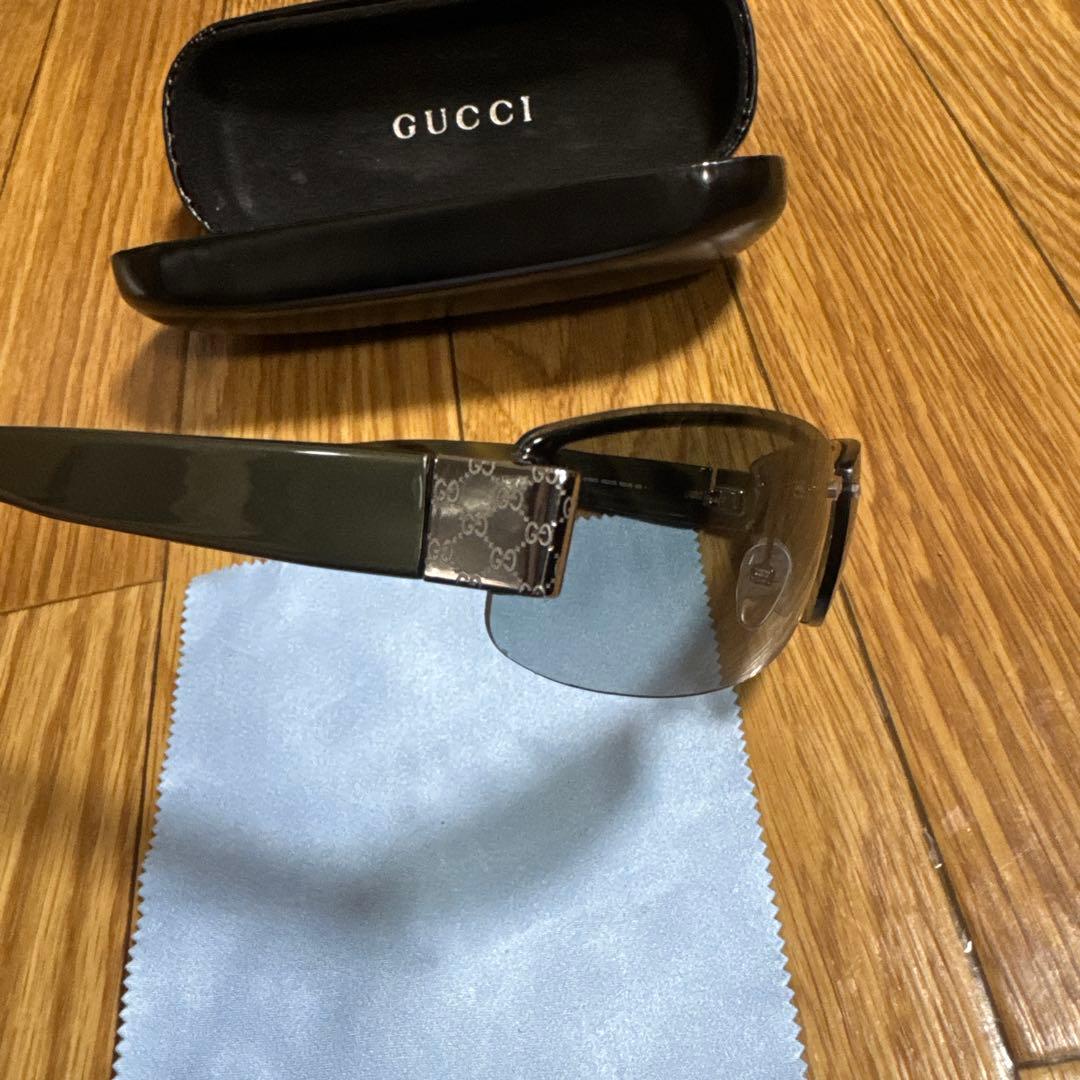 GUCCI メタルフレーム サングラス