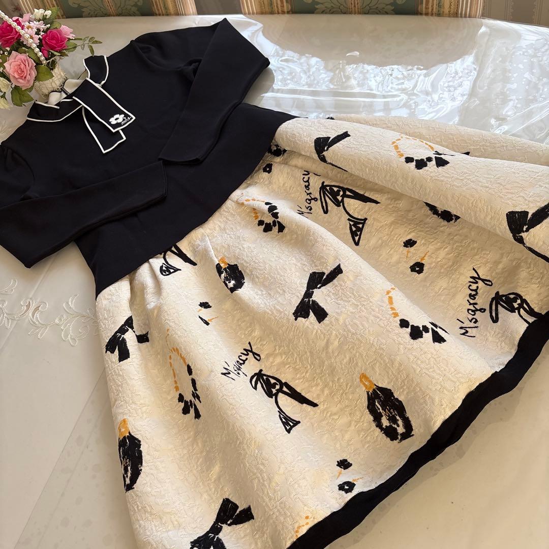 エムズグレイシー　モノトーン襟元ボウタイ　アクセントお花モチーフ　38