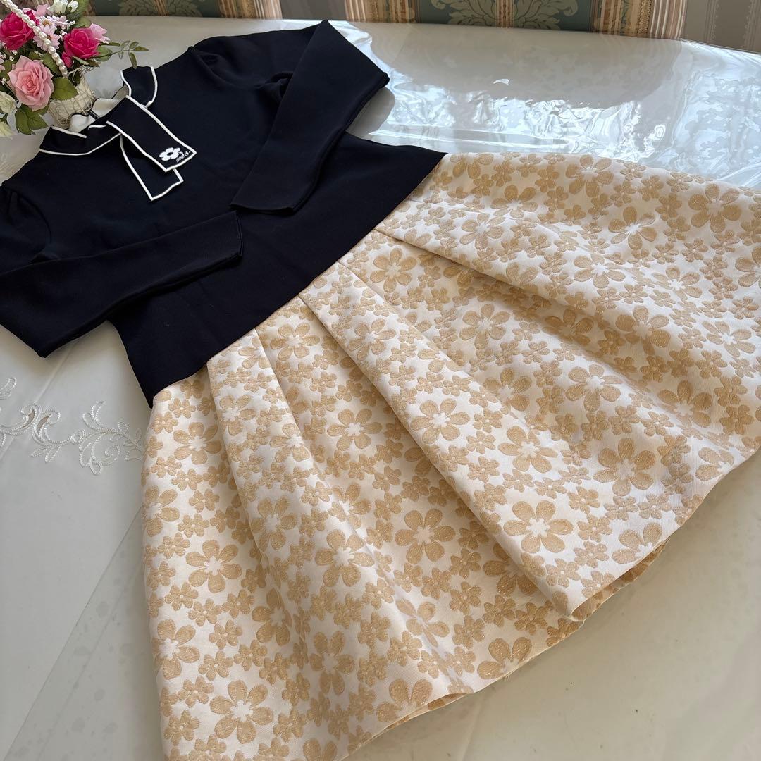 エムズグレイシー　モノトーン襟元ボウタイ　アクセントお花モチーフ　38