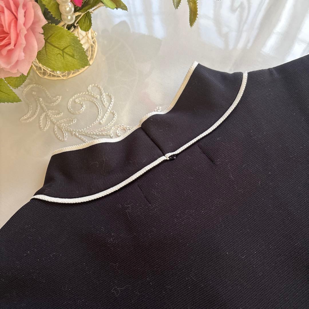 エムズグレイシー　モノトーン襟元ボウタイ　アクセントお花モチーフ　38