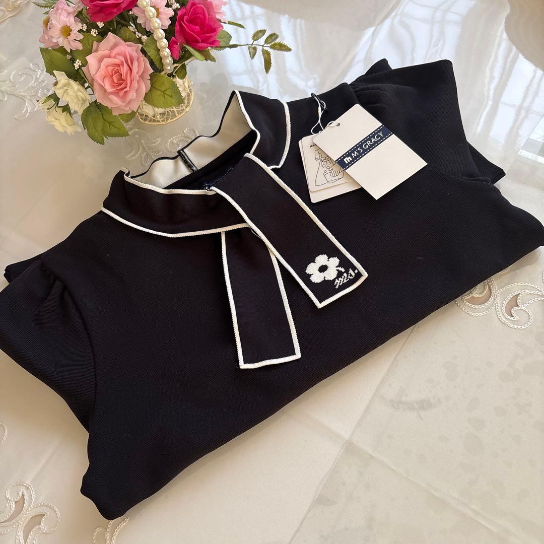 エムズグレイシー　モノトーン襟元ボウタイ　アクセントお花モチーフ　38