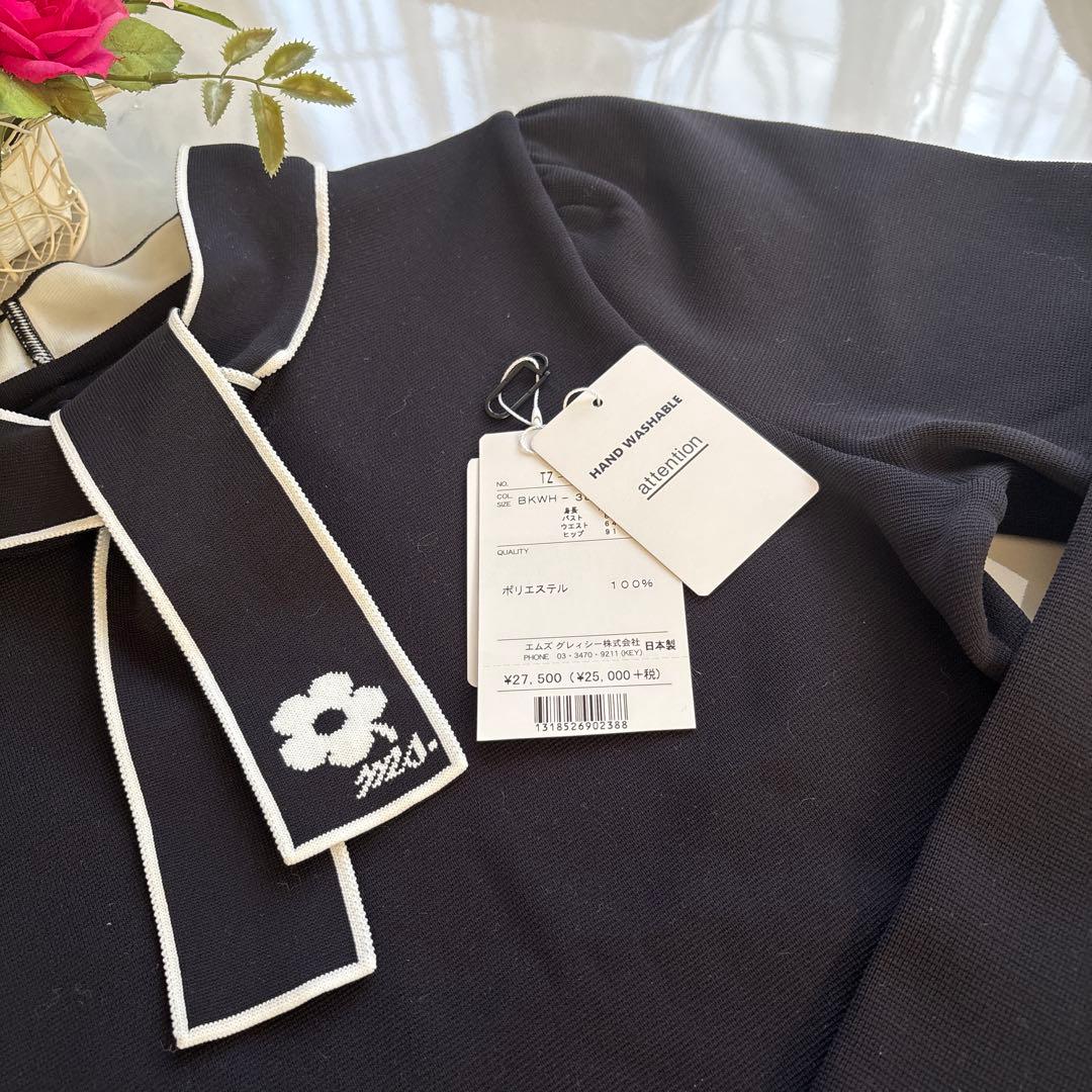 エムズグレイシー　モノトーン襟元ボウタイ　アクセントお花モチーフ　38