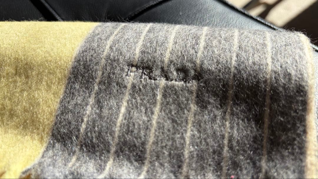 PRADA プラダ　イエロー グレー ストライプ マフラー