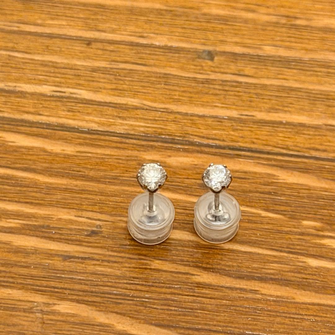 ダイヤモンドピアス プラチナ 0.4カラット Hカラー SIクラスGOODカット