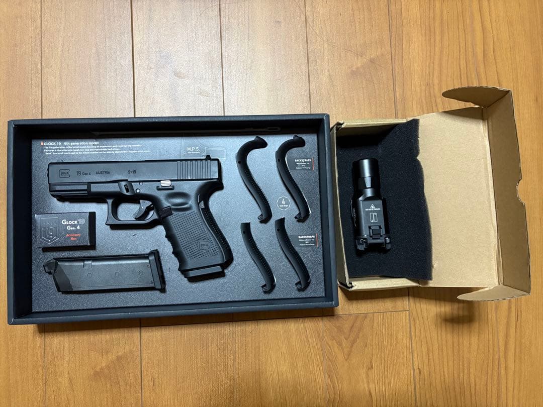 東京マルイ Glock 19 Gen 4＋スペアマガジン＋フラッシュライト