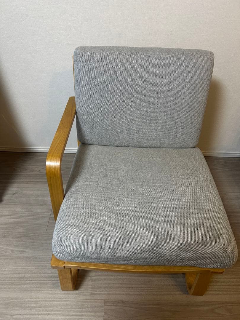 グレーのモダンダイニングチェア