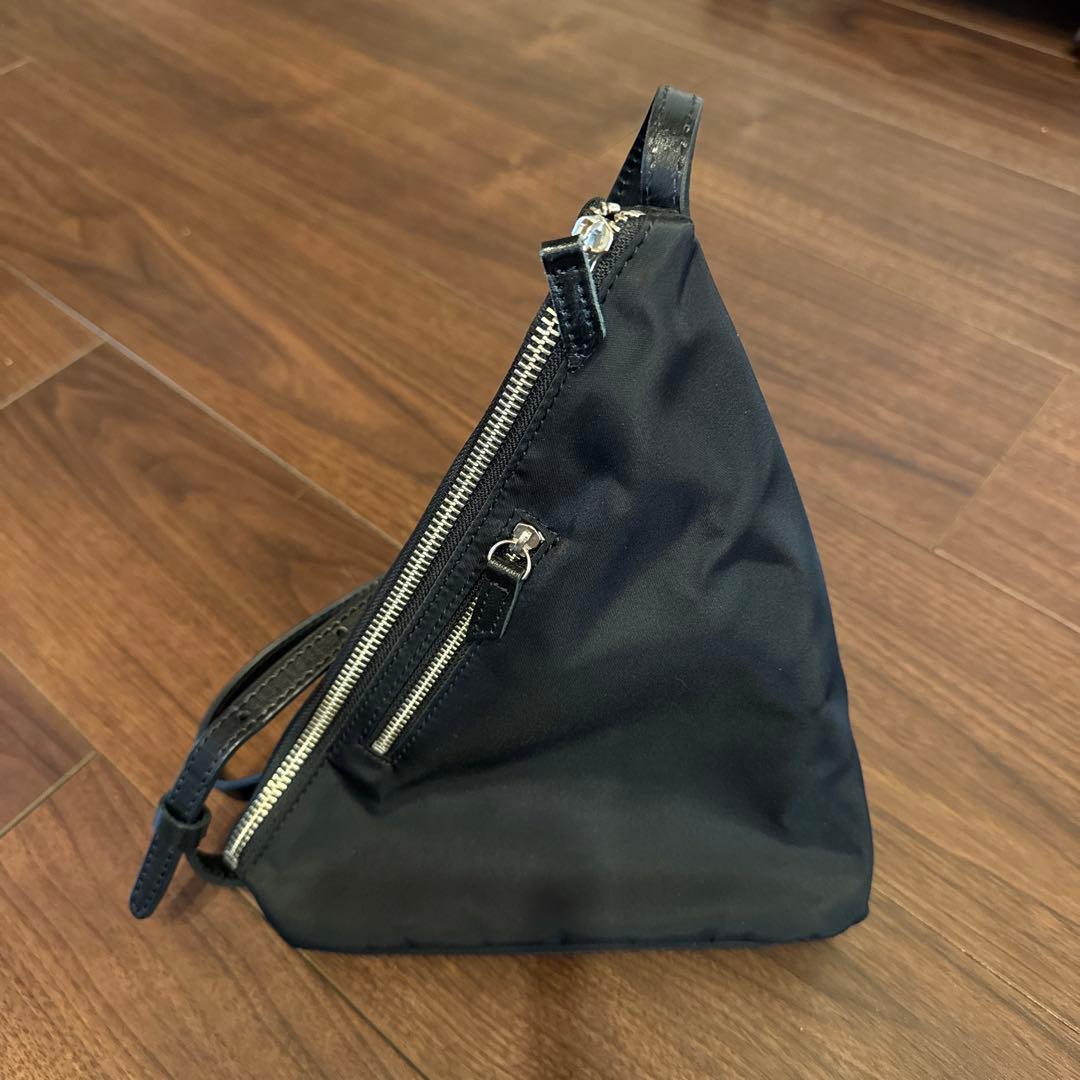 美品 meer. トライアングルショルダーバッグ