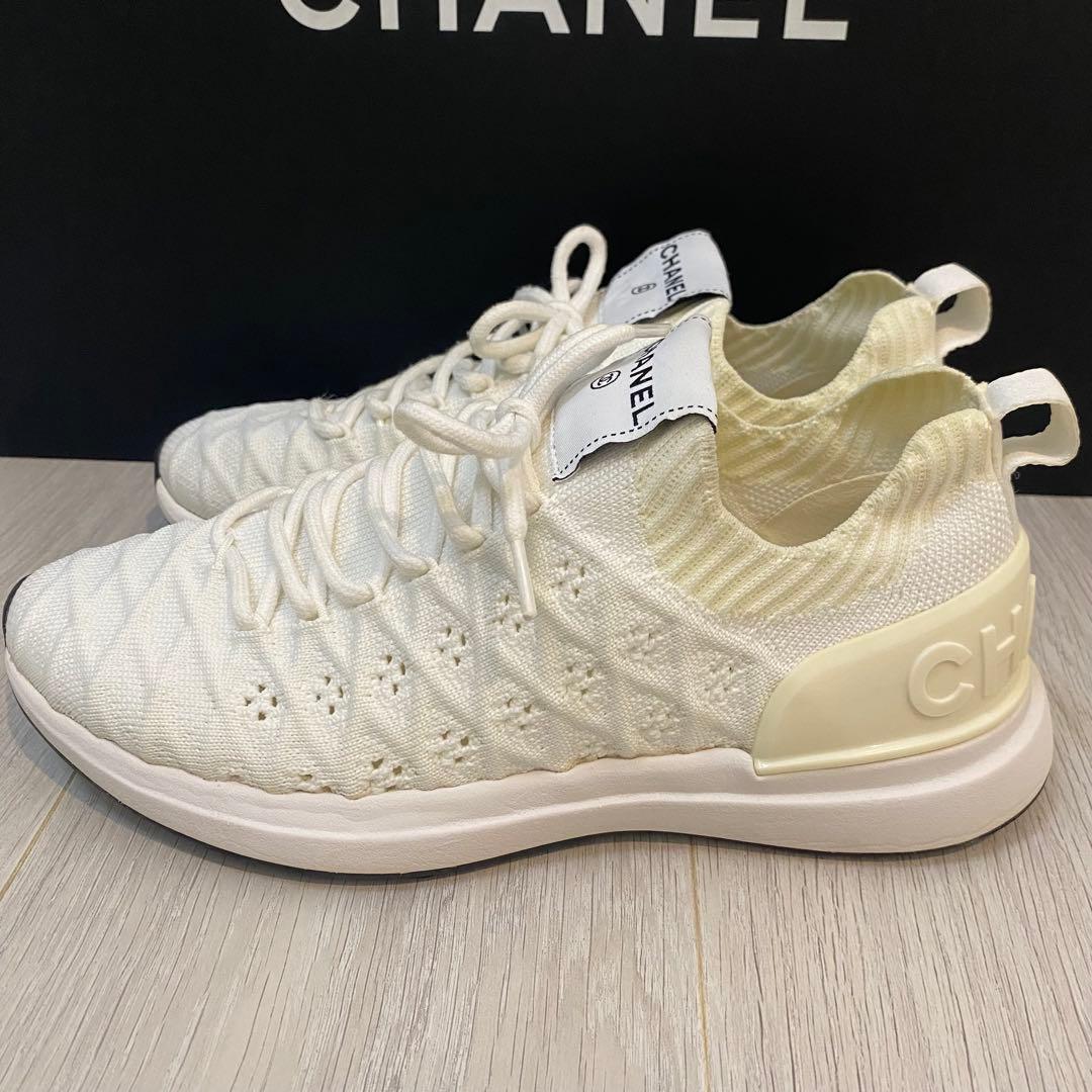CHANEL ホワイト スニーカー　22.5〜24