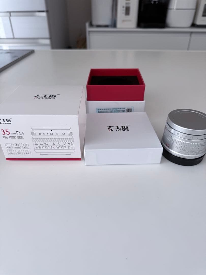 35mm f/1.4 単焦点レンズ