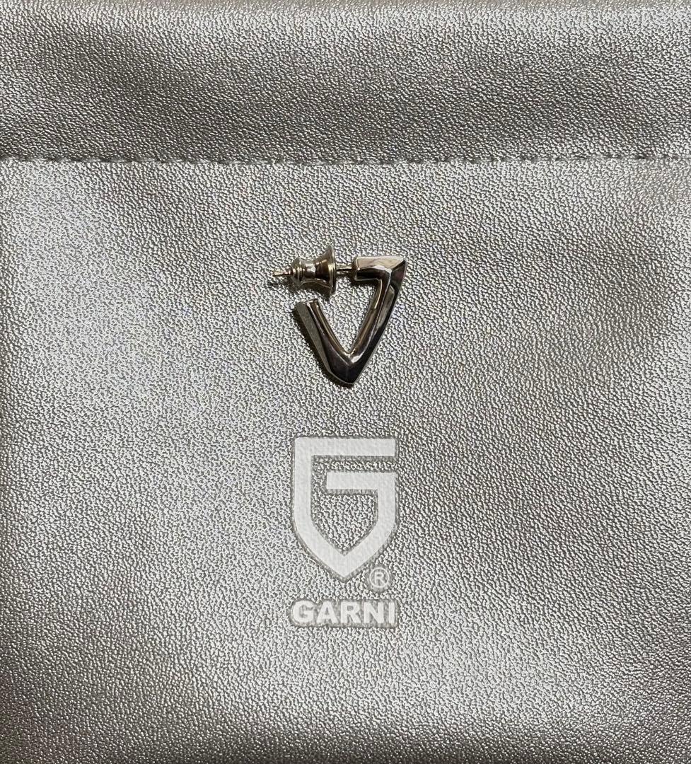 GARNI Triangle ピアス