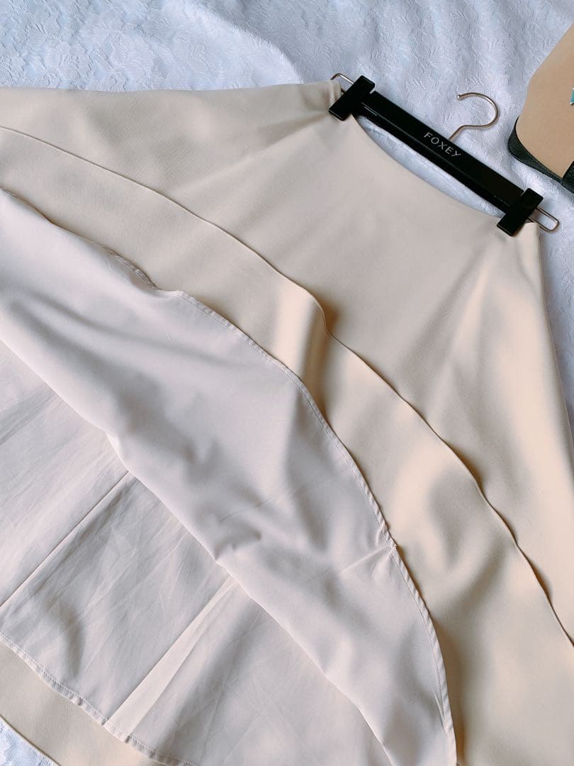 FOXEY フォクシー　フレアスカート　ベージュ
