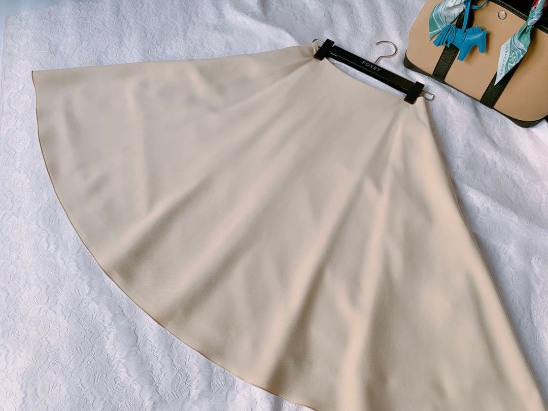 FOXEY フォクシー　フレアスカート　ベージュ