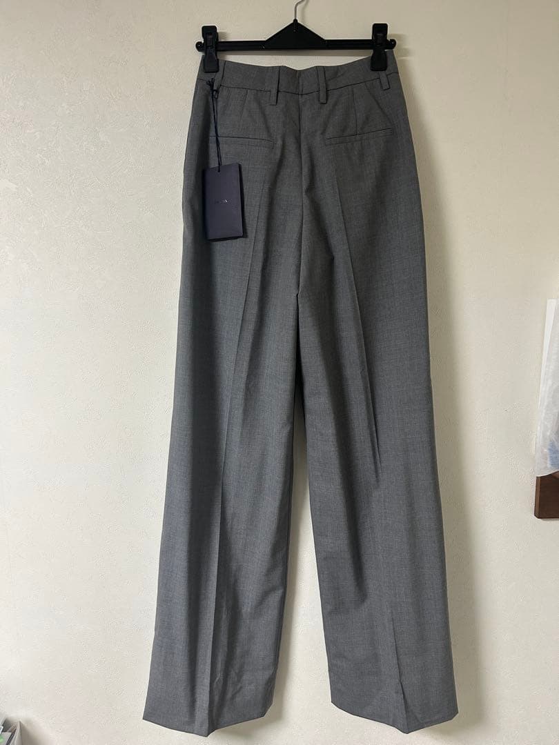 PRADA　グレー　ワイドストレートスラックス　24ss aw