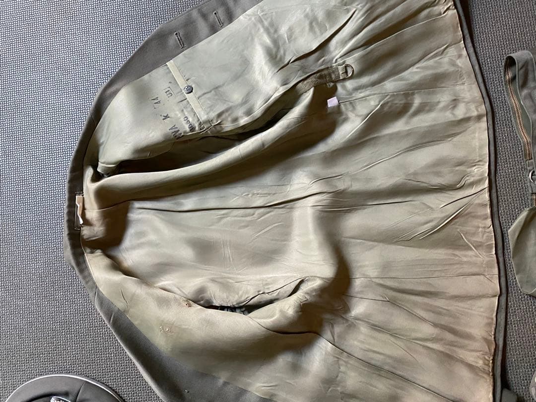 東ドイツ 制服 上下制帽のセット 兵科章付き