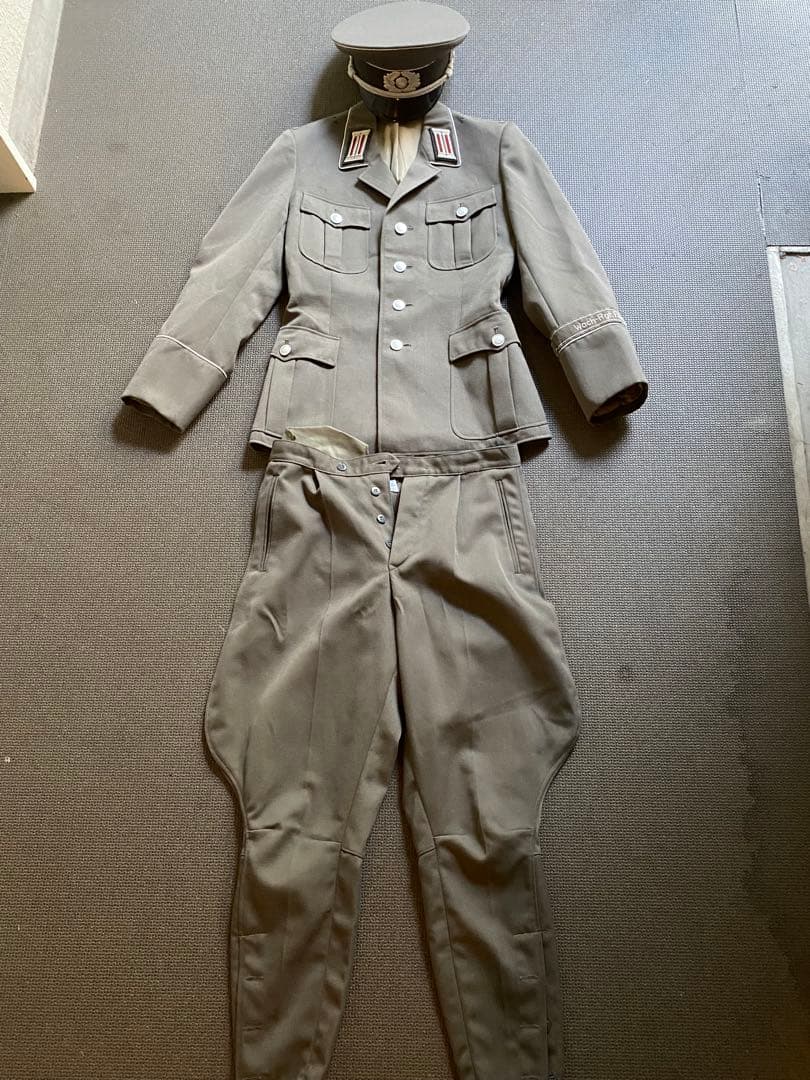 東ドイツ 制服 上下制帽のセット 兵科章付き