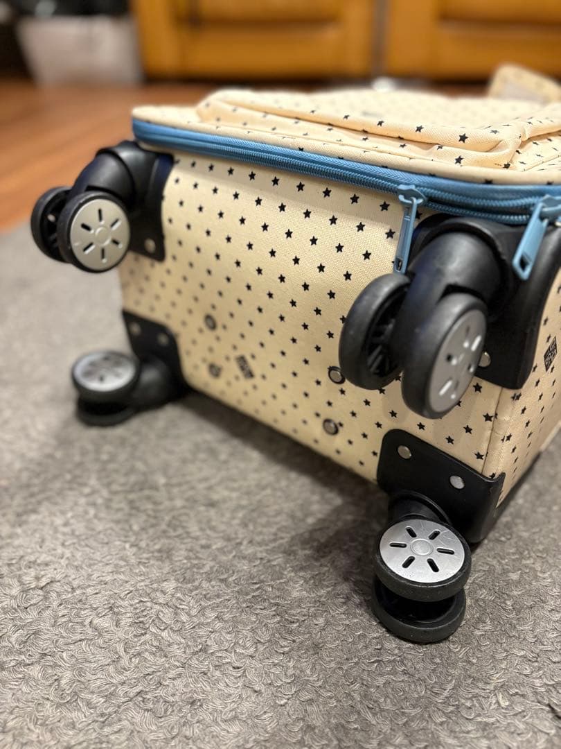 BONTON 星柄クリーム色キャリーケース