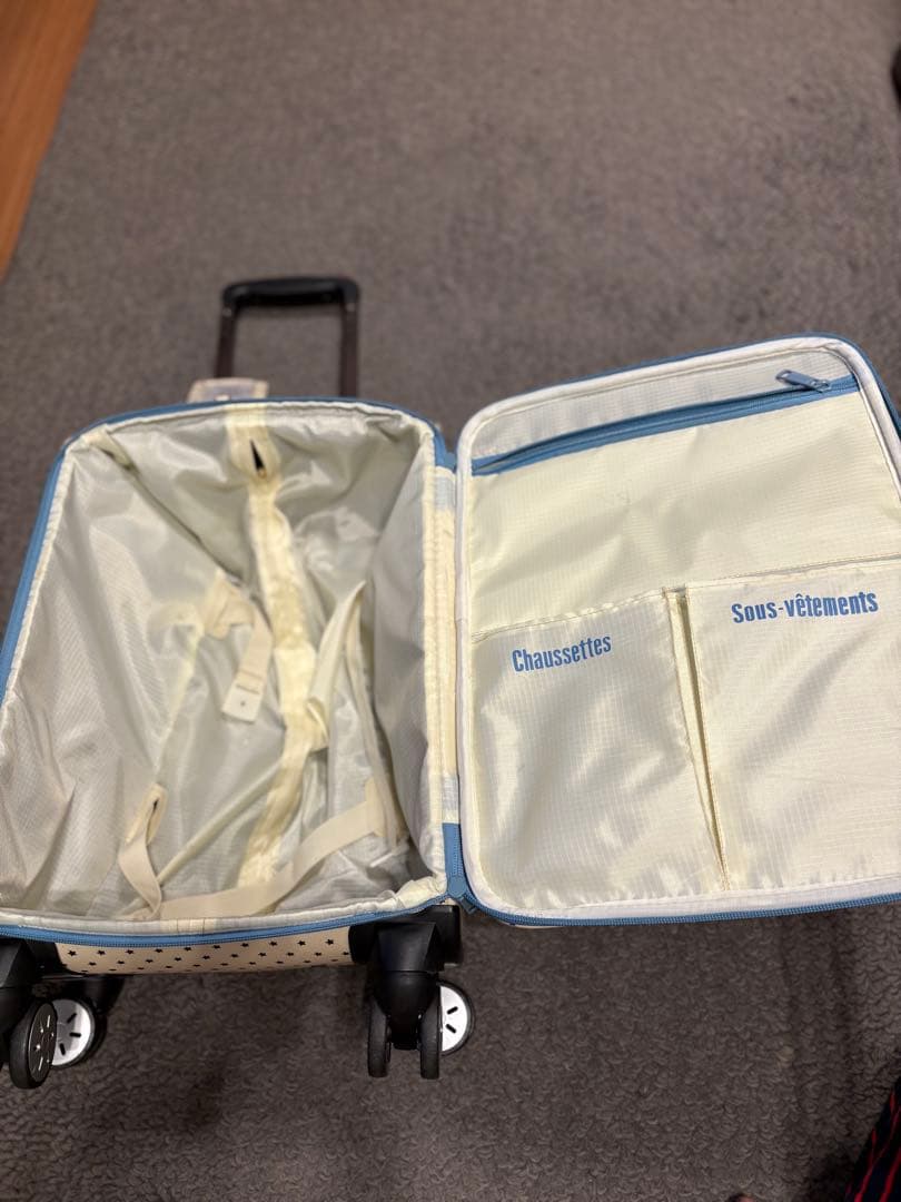 BONTON 星柄クリーム色キャリーケース