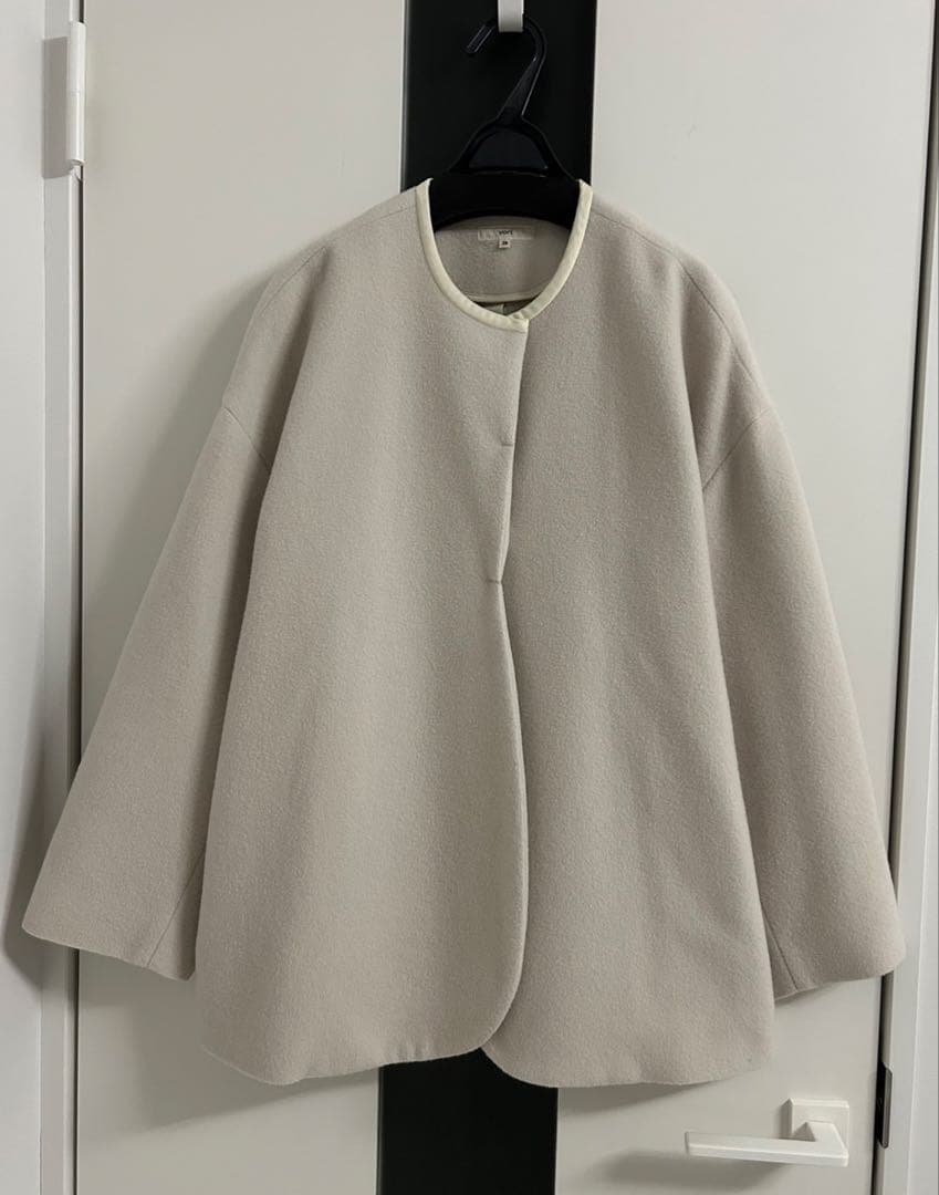 ヨリ ノーカラー アイボリー コクーン型 ウール コート