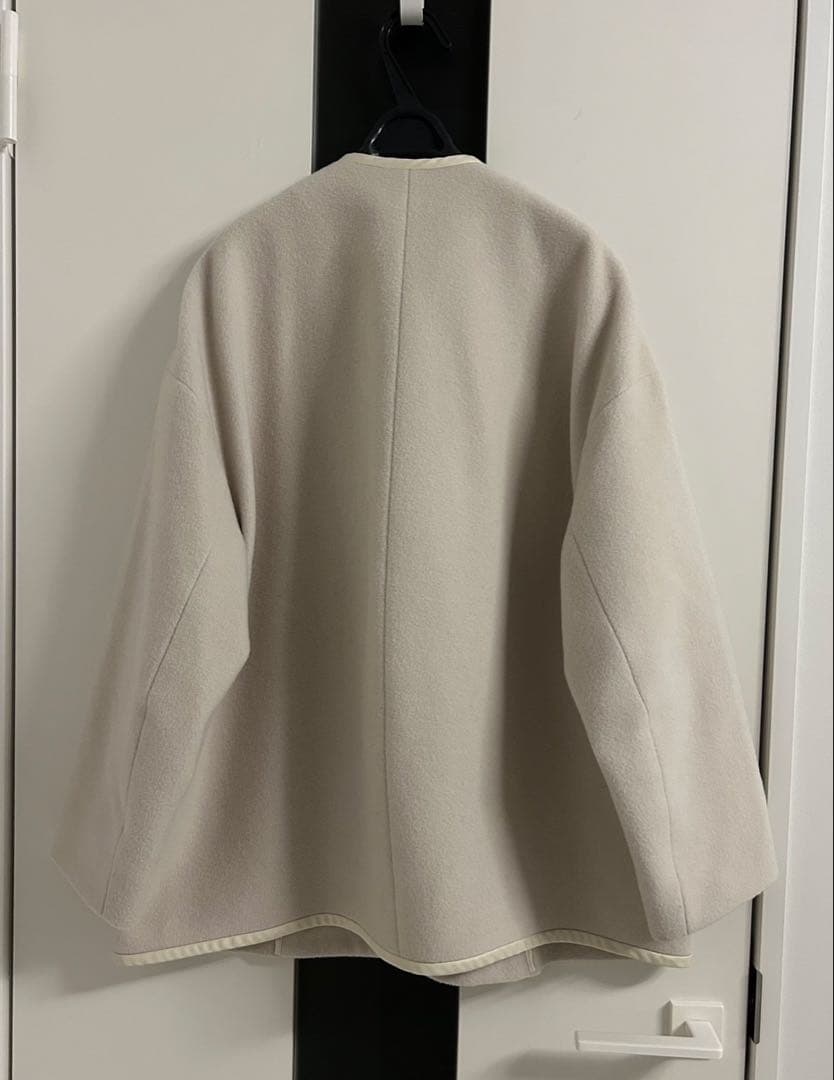 ヨリ ノーカラー アイボリー コクーン型 ウール コート