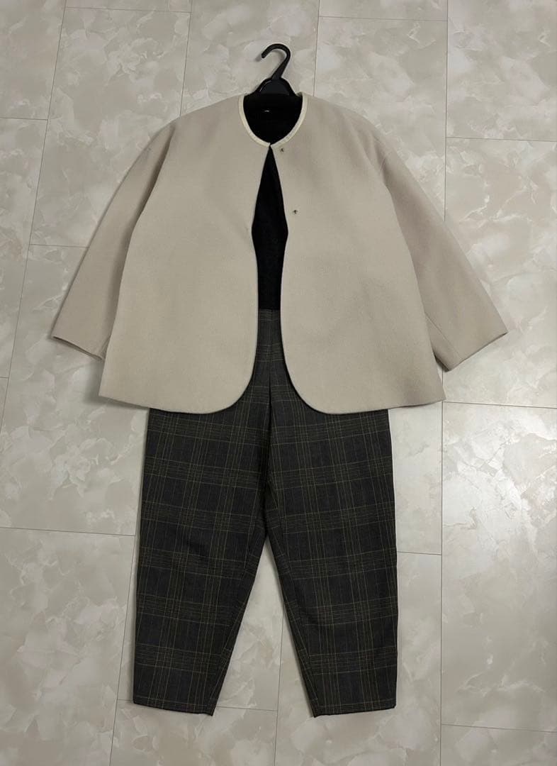 ヨリ ノーカラー アイボリー コクーン型 ウール コート