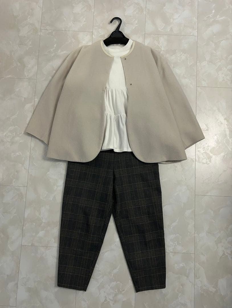 ヨリ ノーカラー アイボリー コクーン型 ウール コート