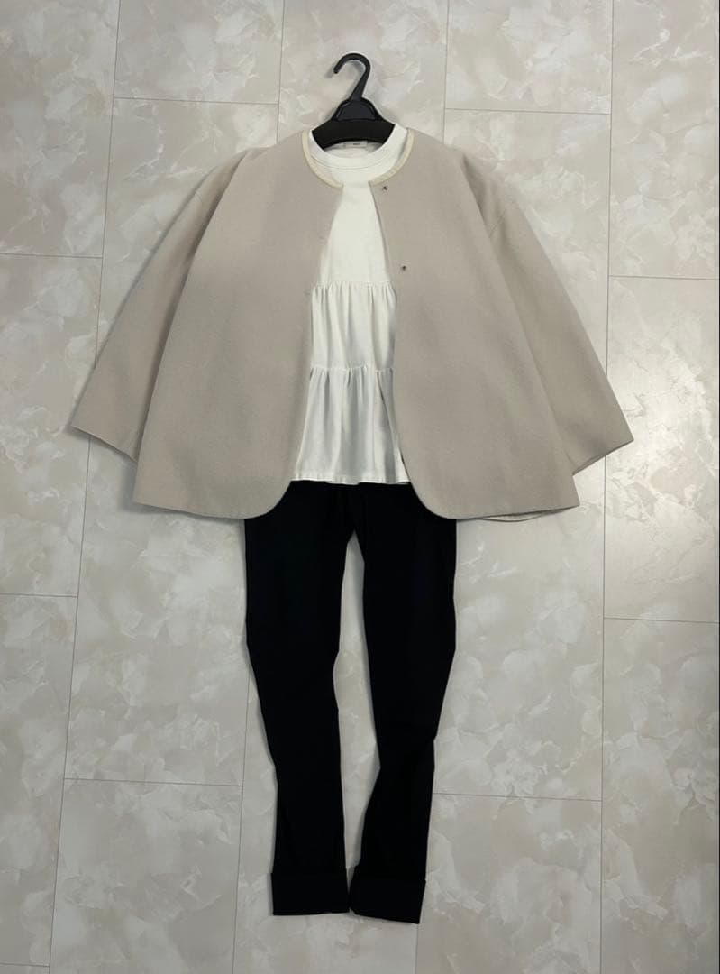 ヨリ ノーカラー アイボリー コクーン型 ウール コート