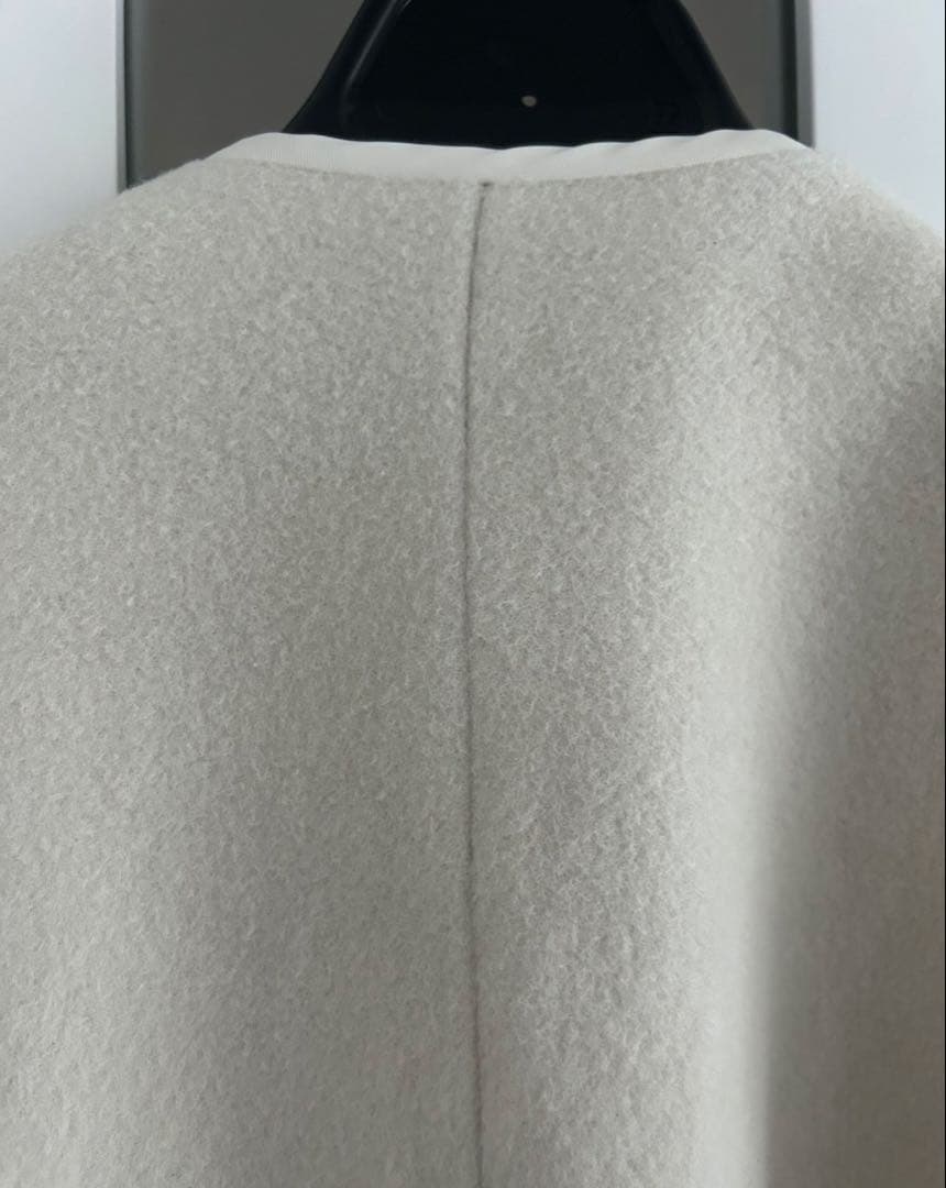 ヨリ ノーカラー アイボリー コクーン型 ウール コート