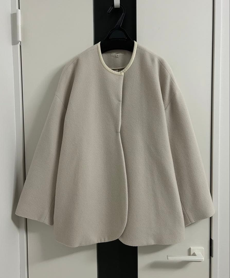 ヨリ ノーカラー アイボリー コクーン型 ウール コート