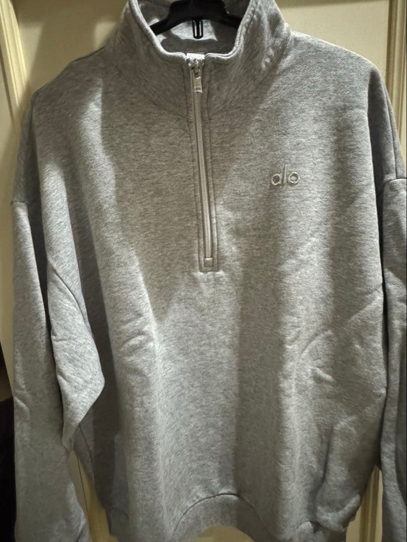 お買い得　Alo Yoga アロ　グレー スウェット　Mサイズ 美品